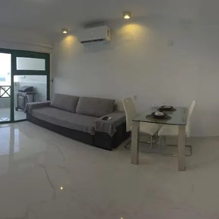 Apartment With Sea View